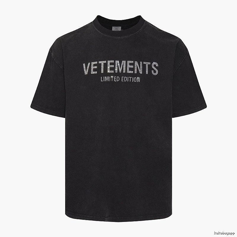 Logo Detail Statement graphic T-shirt Black Colorful Lucky with Relaxed Feel