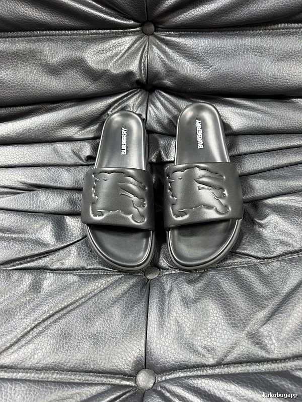 Burberry Knight Embossed Casual Style Black Slides
