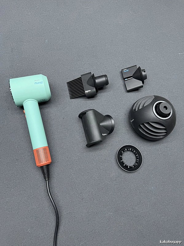 Dyson Hair Dryer with Mint Hair Dryer Set Detail