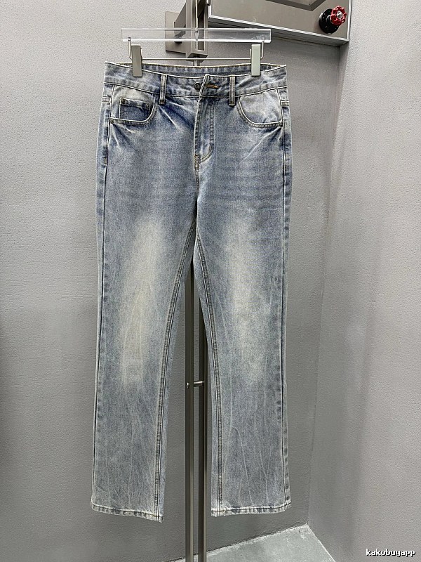 Faded Front And Classic Five-Pocket Shape Washed Straight Jeans - Independent Style Weekend Edit