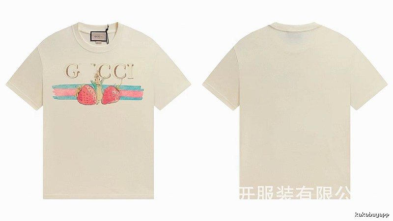 Gucci Vintage Off-white T-shirt with Strawberry Rabbit Print