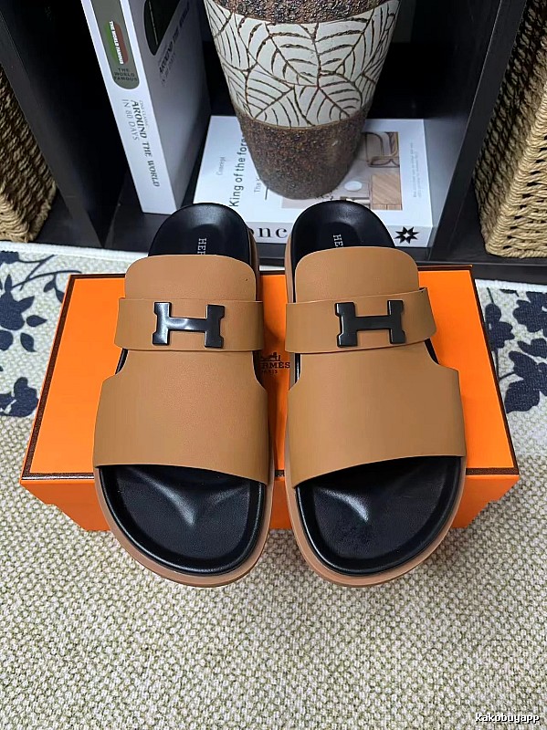 Hermès Classic H-Buckle Light Luxury Style Caramel Slides