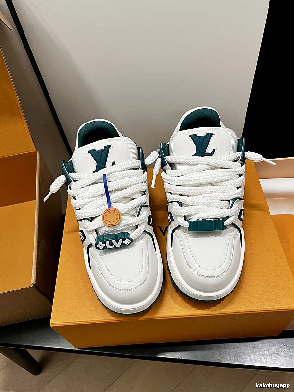 Louis Vuitton Green White Low-top Pair in Green White Low-top Sneaker for Casual Outfits