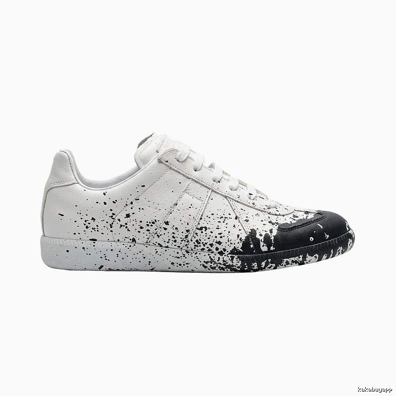Maison Margiela's ink-splashing style white shoes