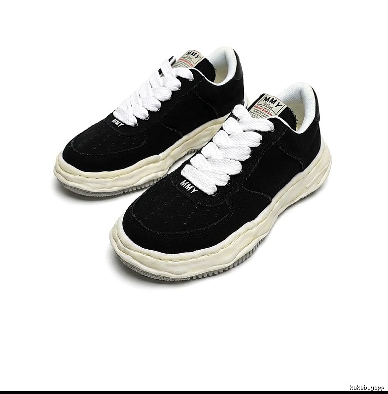 MMY retro-style black canvas shoes