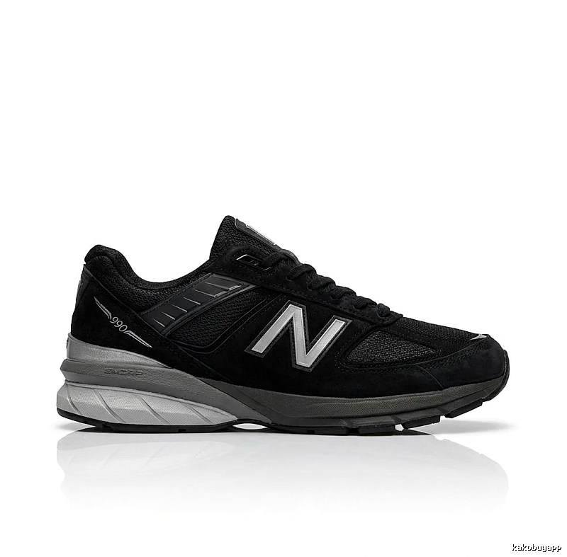 New Balance 990 series black sports shoes