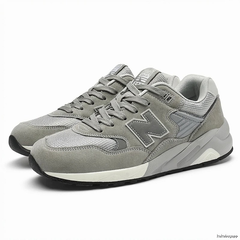 New Balance retro-style grey sports shoes