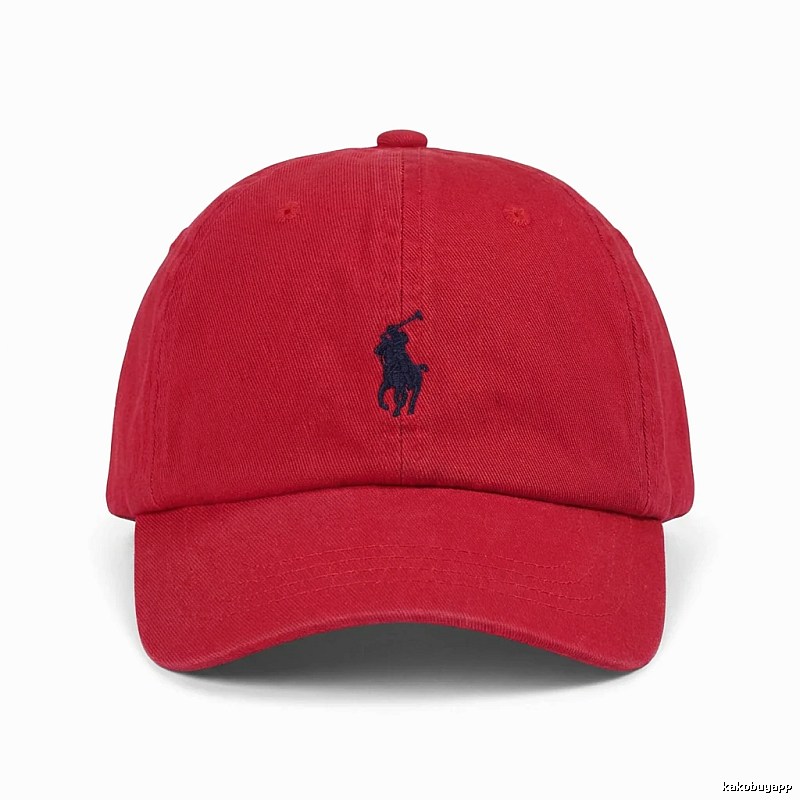 The classic and simple style red hat of Ralph Lauren