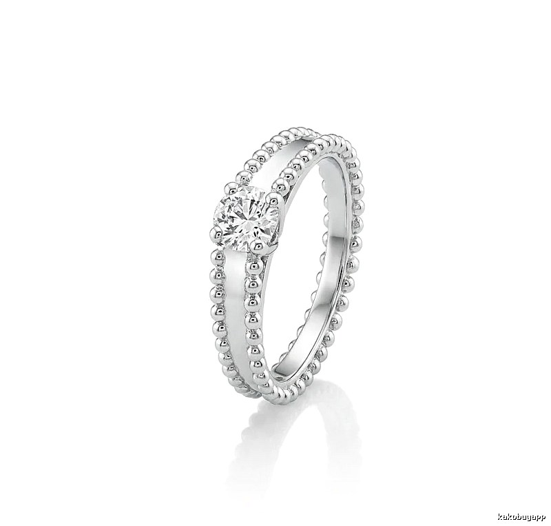Van Cleef & Arpels diamond minimalist style ring